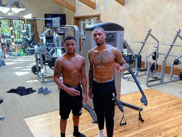 干净又卫生！贝克汉姆晒印度行学习制作美食视频（清爽又放心！贝克汉姆印度之旅晒学做美食视频）