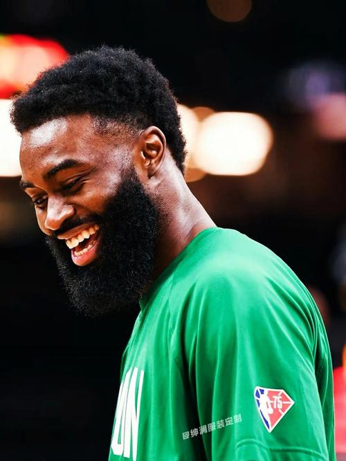 广西女孩超强球技燃爆全场（广西女生神级球技点燃全场）