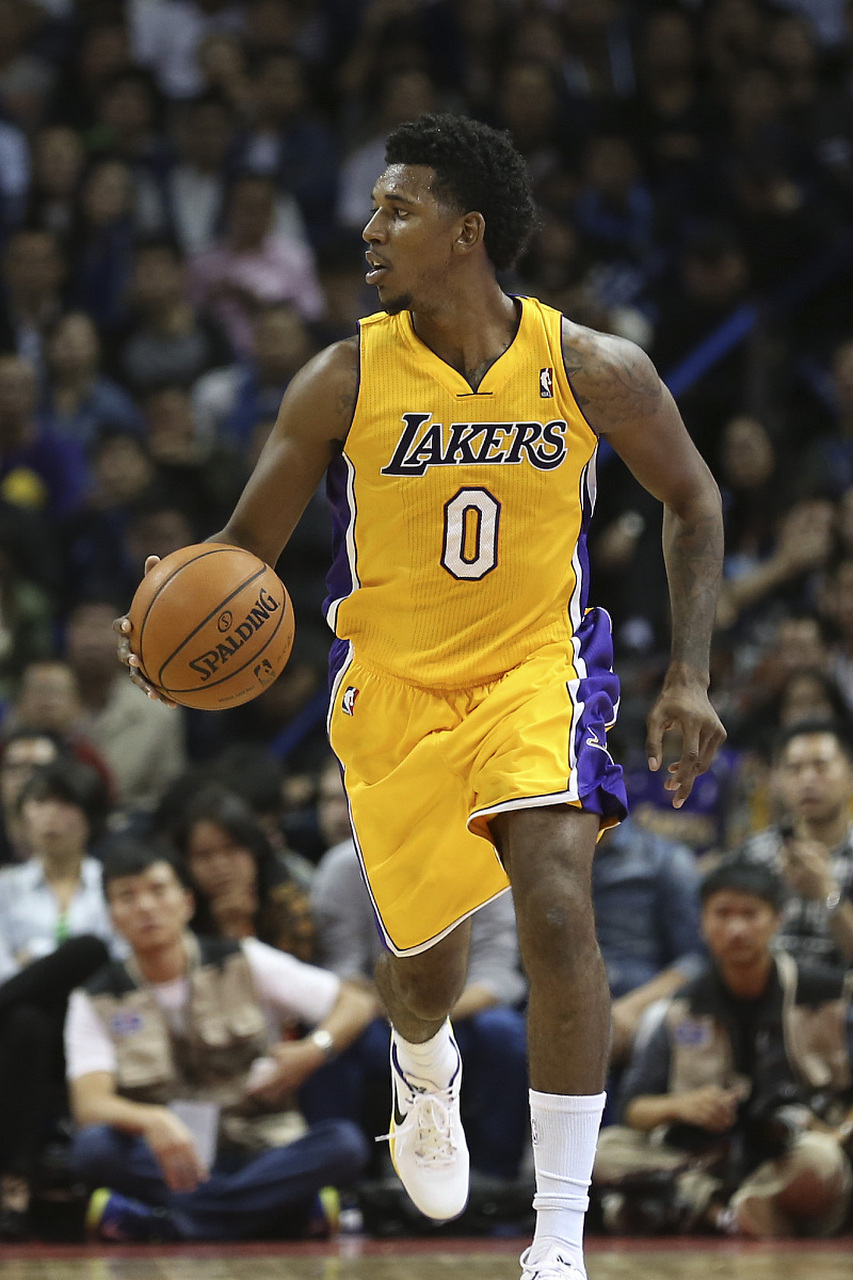 足球周刊：刘若钒曾想回成都却被徐正源拒绝，后获里卡多、穆斯卡特赏识（足球周刊：刘若钒曾欲回蓉遭徐正源否决，后获里卡多与穆斯卡特青睐）