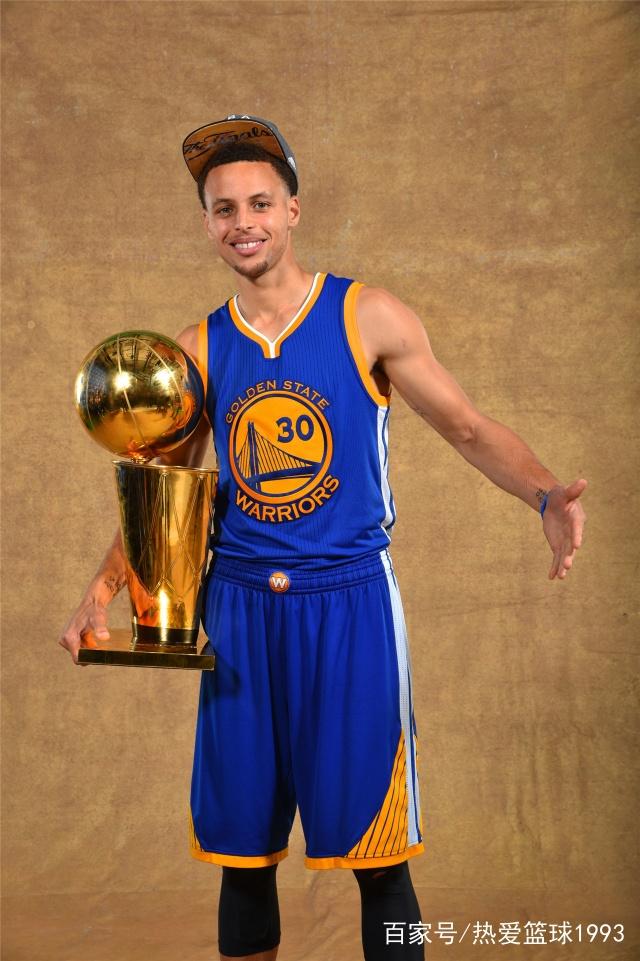 记者：明日拉米罗将携李睿跃出席国安赛前新闻发布会（记者称拉米罗将于明日联袂李睿跃出席国安赛前新闻发布会）