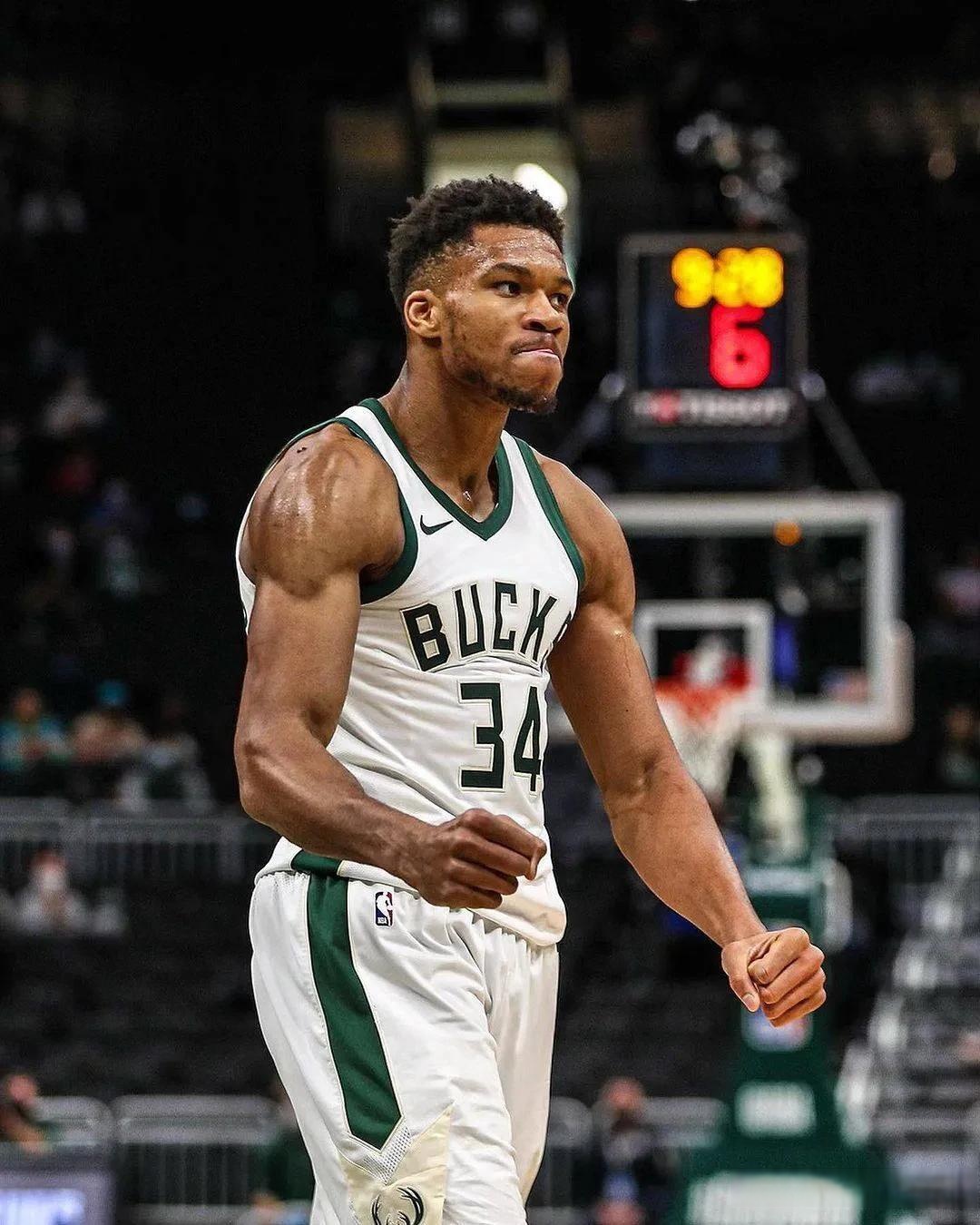 米兰补强后防线时出现新名字：萨索洛的杰伊·伊德泽斯（米兰后防引援现新目标：萨索洛中卫杰伊·伊德泽斯）