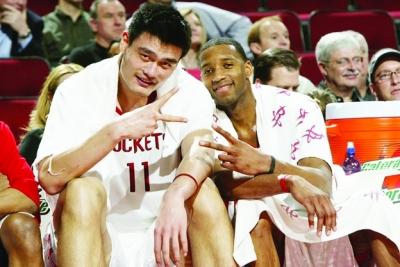 快攻从后场发起一气呵成（后场发动快攻，行云流水）