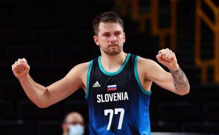 明日独行侠对阵爵士 浓眉因左小腿挫伤将出战成疑（明日独行侠迎战爵士 浓眉左小腿挫伤出战成疑）