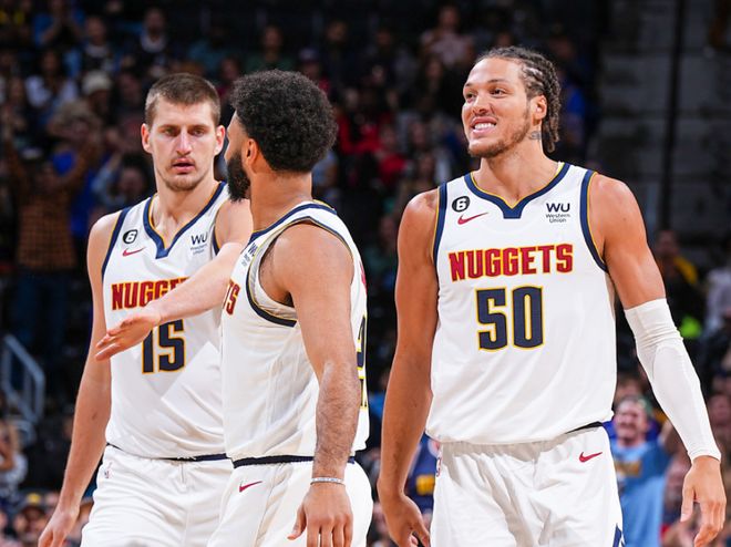 送别队长，浙江球迷打出两幅tifo致敬弗兰克（为队长送行，浙江球迷以两幅Tifo致敬弗兰克）