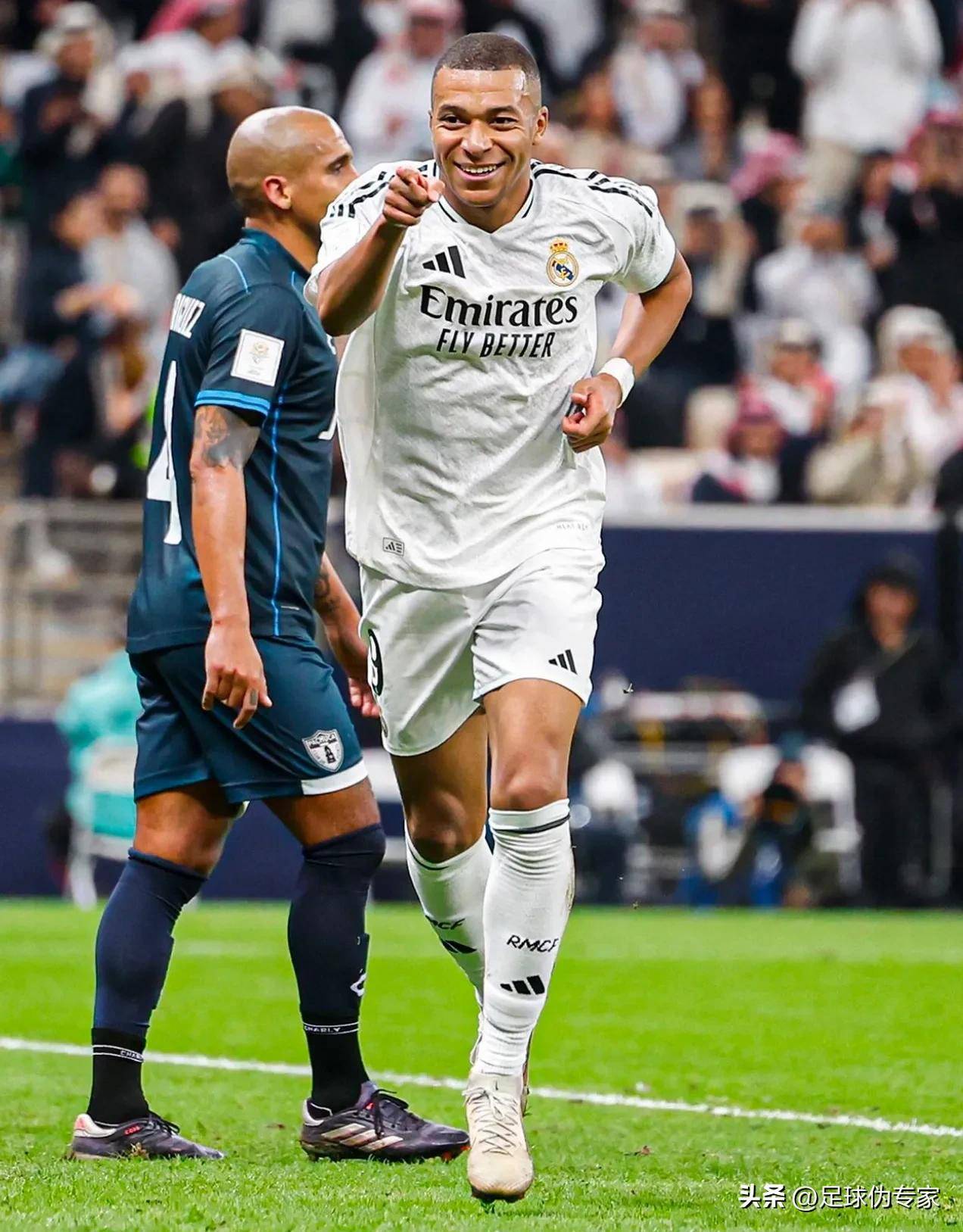 伊恩-赖特：媒体批评贝林会持续到世界杯，因为他们要制造争议（伊恩-赖特：媒体为制造争议将持续批评贝林至世界杯）