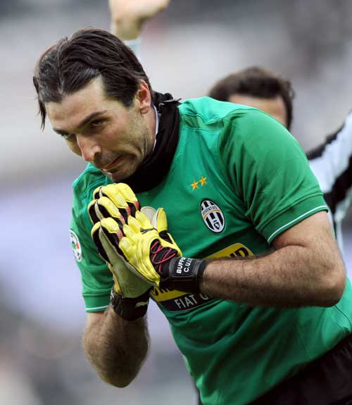 四川高校“人进球没进”当事人：校队教练，身体状态跟不上了（四川高校“人进球没进”当事人回应：校队教练称体能下降，已难跟上节奏）