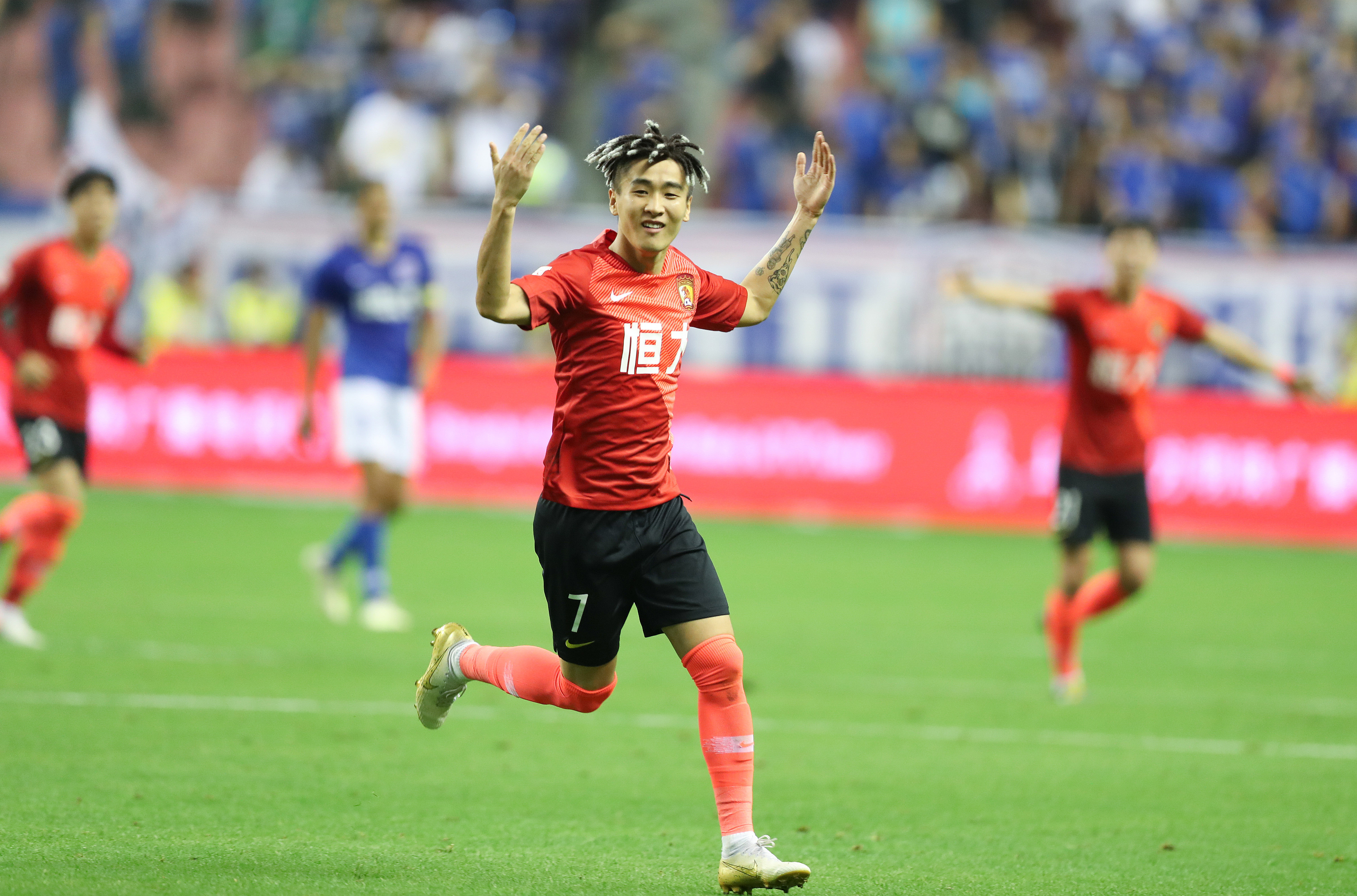 雷迪克：我们只有2场全员健康，这确实影响了防守端的默契（雷迪克：仅有两场全员健康，防守默契因此受影响）