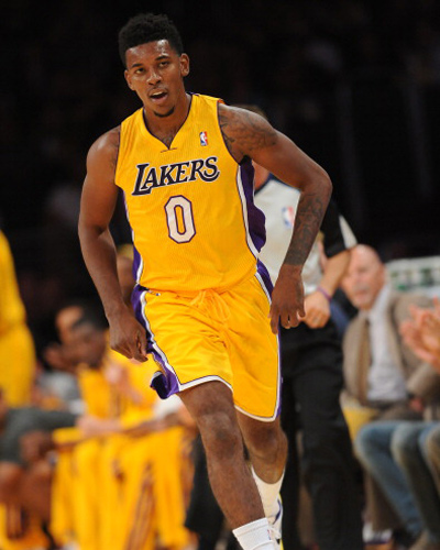 足球中超裁判误判引争议，官方深夜发布说明（中超裁判判罚失误惹争议，官方深夜发文回应）