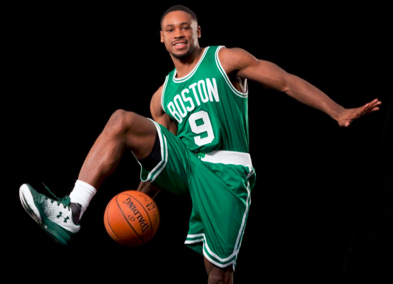 重创！皇马右后卫阿诺德大腿受伤 将缺阵两月之久（噩耗！皇马右后卫阿诺德大腿受伤 预计伤缺两个月）