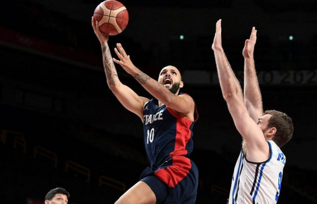 基米希达成欧冠生涯百场里程碑，成拜仁队史第五人（基米希完成欧冠百场，跻身拜仁队史第五人）