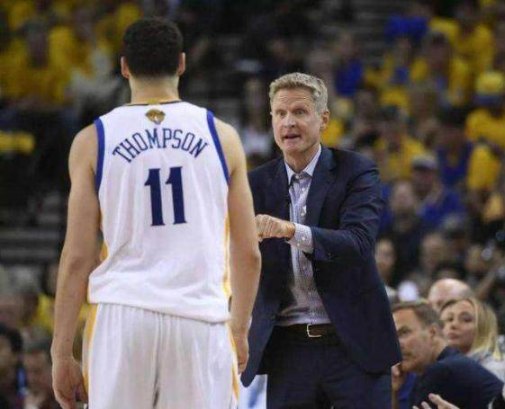 英超战报：福登传射，迪亚斯世界波，曼城3-0十人桑德兰（英超快讯：福登传射立功，迪亚斯世界波破门，曼城3-0轻取十人桑德兰）