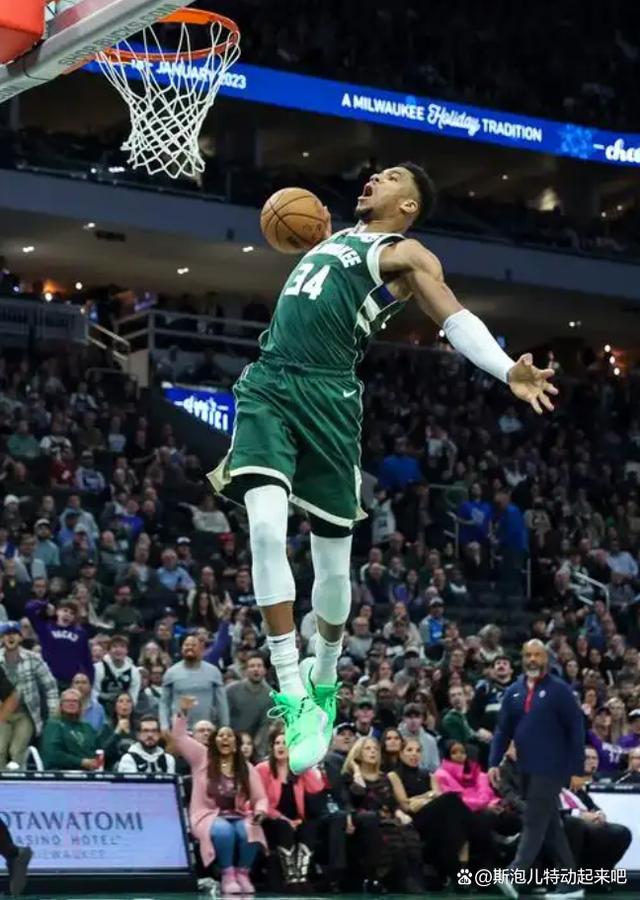 法比奥庆祝足协杯夺冠：我们是冠军，这座城市值得拥有这一刻（法比奥庆贺足协杯问鼎：我们是冠军，这座城市配得上这份荣耀）