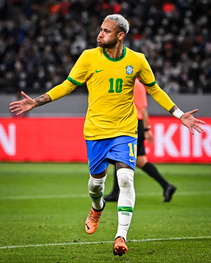 小贾巴里的篮球天赋与影响力（小贾巴里的球场才华与影响力）