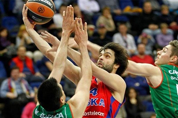 外线开炮！特雷·杨骑马射箭三分命中 老鹰回敬12-2迅速反超（特雷·杨骑马射箭三分穿心，老鹰掀12-2攻势迅速反超）